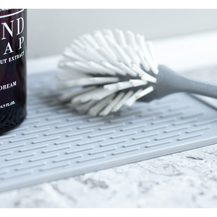 Kumimatto keittiön työpöydälle