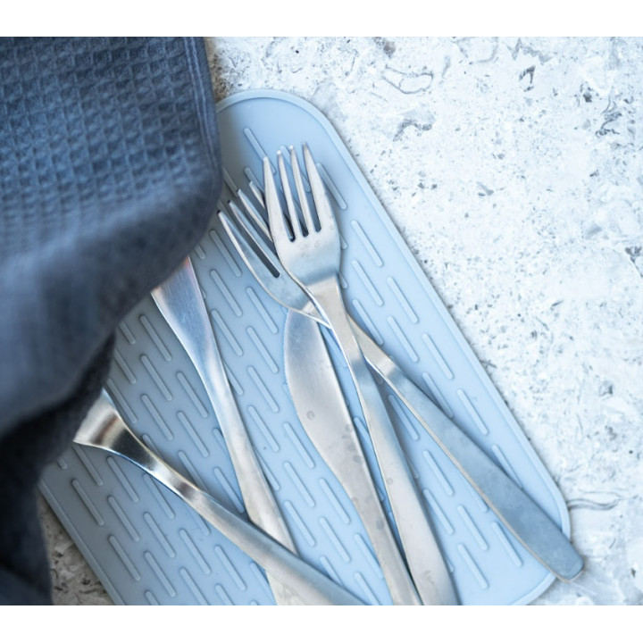 Kumimatto keittiön työpöydälle