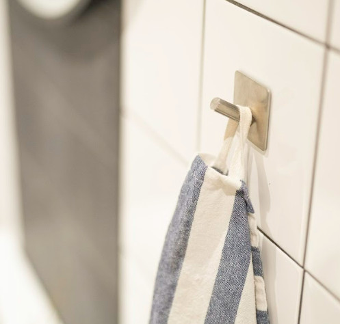 Liimakoukku harjattua terästä