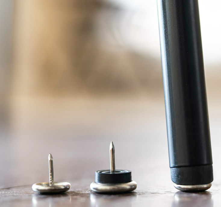 Metalliset tuolin liukukiskot huonekaluille matoilla