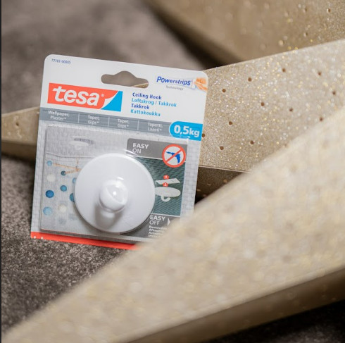 Liimattu kattokoukku