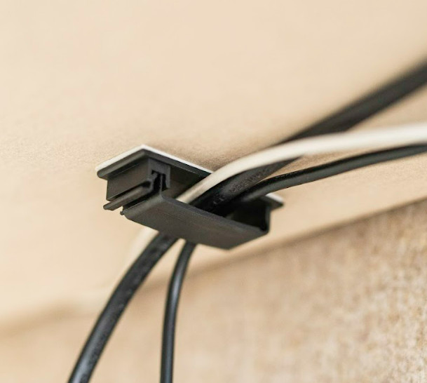 Kaapeliklipsejä, liima, suuri