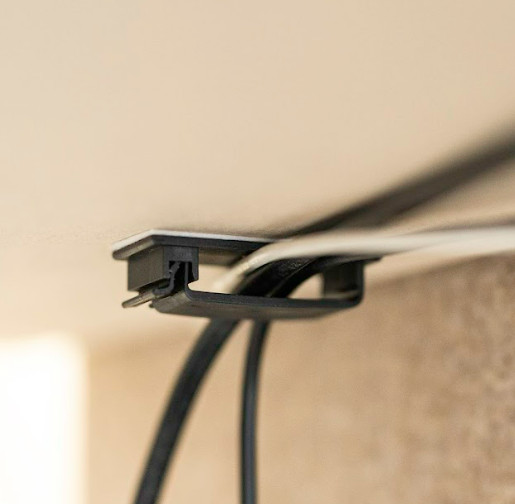 Kaapeliklipsejä, liima, suuri