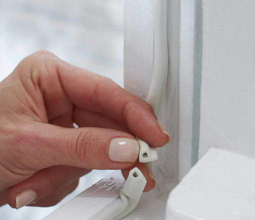 Huonekalujen vaahtomuoviset reunasuojat