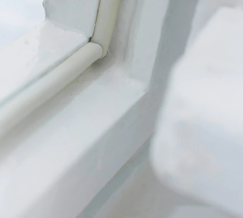 Huonekalujen vaahtomuoviset reunasuojat